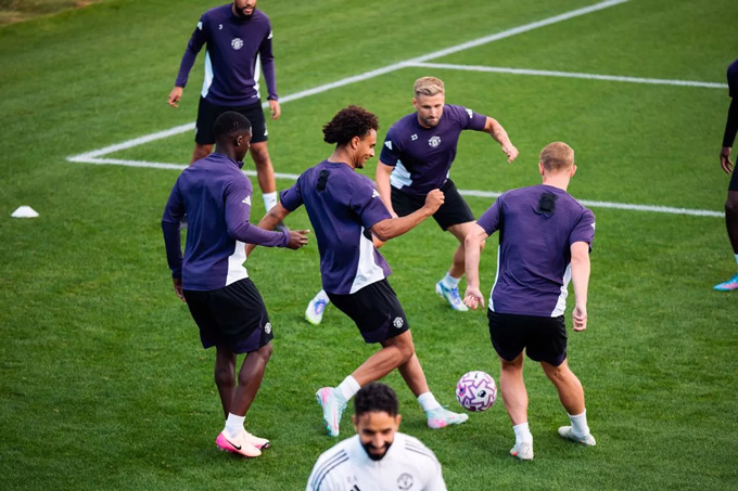 Cac Cau Thu Mu Deo Cong Nghe Statsports Trong Buoi Tap Các Cầu Thủ Mu Đeo Công Nghệ Statsports Trong Buổi Tập