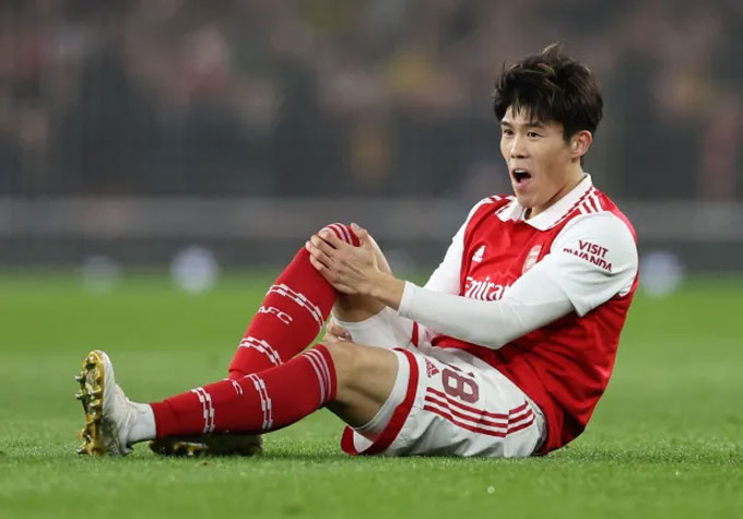Tomiyasu Lien Tuc Gap Chan Thuong Trong Thoi Gian Khoac Ao Arsenal Tomiyasu Liên Tục Gặp Chấn Thương Trong Thời Gian Khoác Áo Arsenal